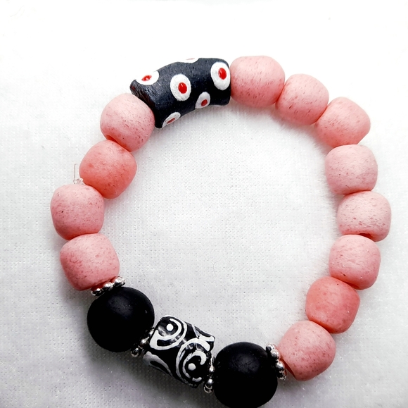 New handmade beaded bracelet - Picture 2 of 5